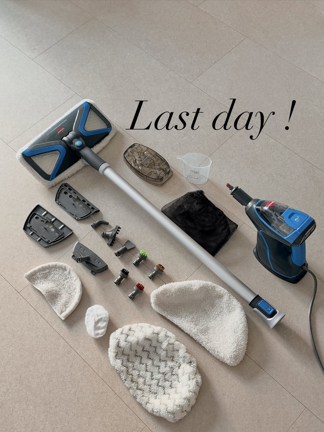 Photo by 살구홈🍑ㅣ살구빛 설렘가득한 살림템 :) on November 15, 2025. May be an image of text that says 'Last Lastday! day!'.