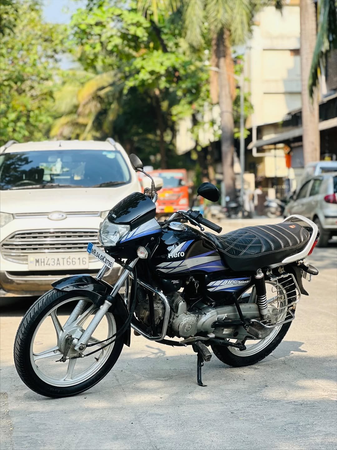 Photo by Arauto on November 13, 2025. May be an image of motorcycle, tire, scooter and text.