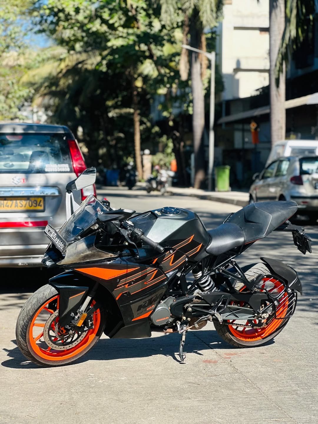 Photo by Arauto on December 20, 2025. May be an image of motorcycle, helmet, scooter and text that says '147AS7094'.