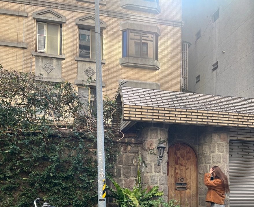 Photo by 고아라 on March 21, 2026. May be an image of street, door and text.