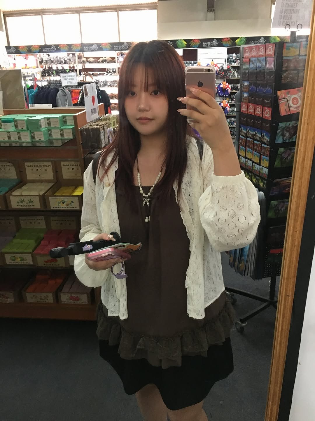 Photo by 아람이 on October 31, 2025. May be a selfie of phone, cardigan, miniskirt and text.