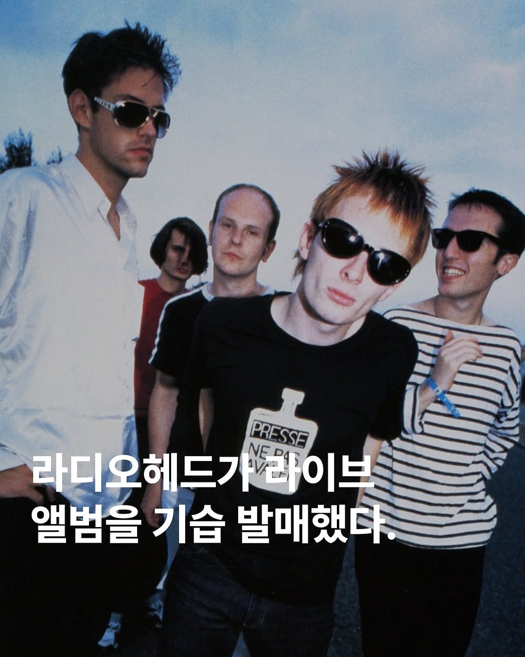 Photo shared by 아카이브홈 | 패션•트렌드 매거진 on August 13, 2025 tagging @radiohead. May be an image of 4 people and text that says 'PRESSE 라디오헤드가라이브 라이브 라디오 앨범을 기습 발매했다.'.