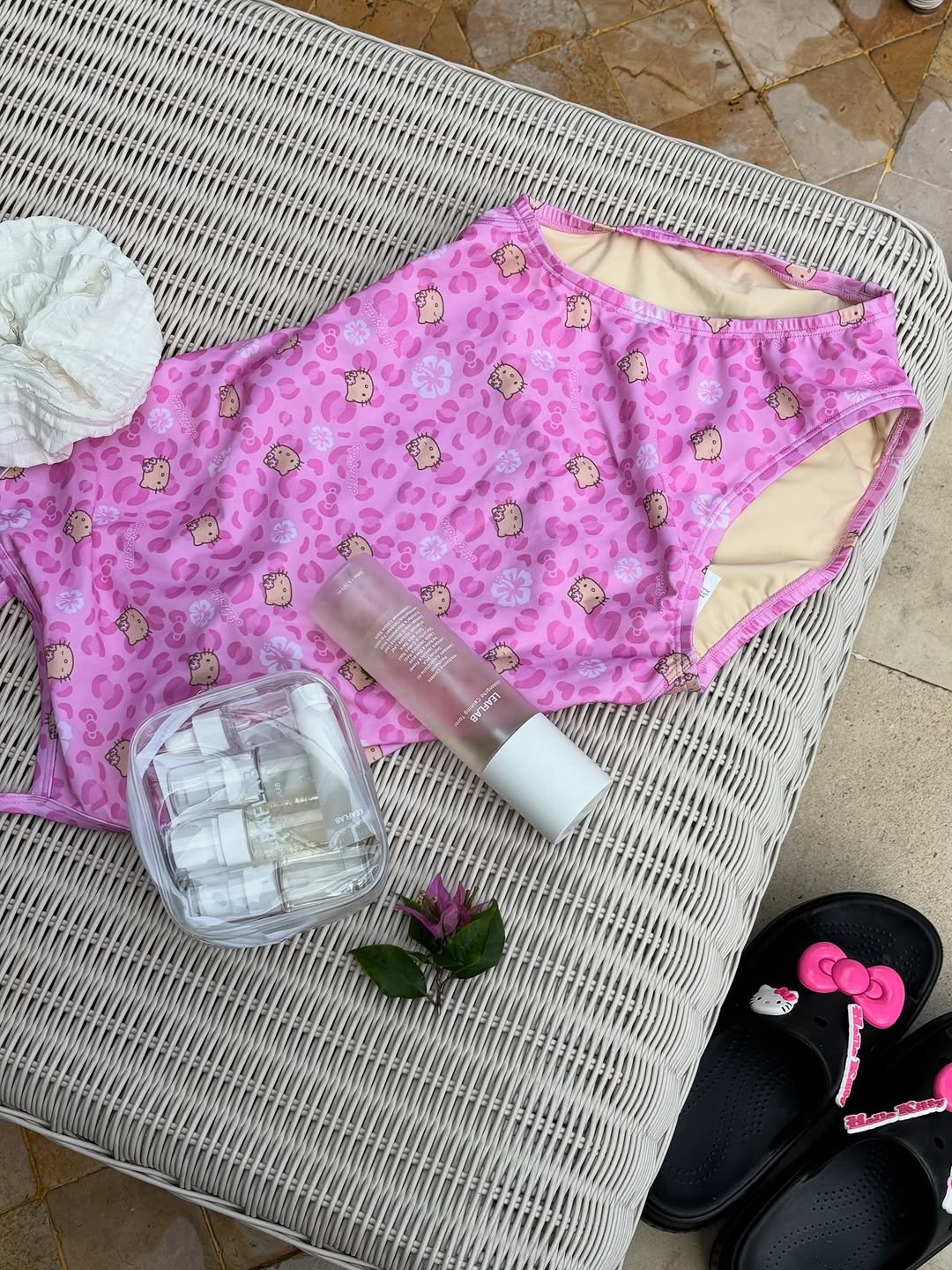 Photo by 아름송이 on July 20, 2025. May be an image of sleepwear, towel, sarong, underwear and text.