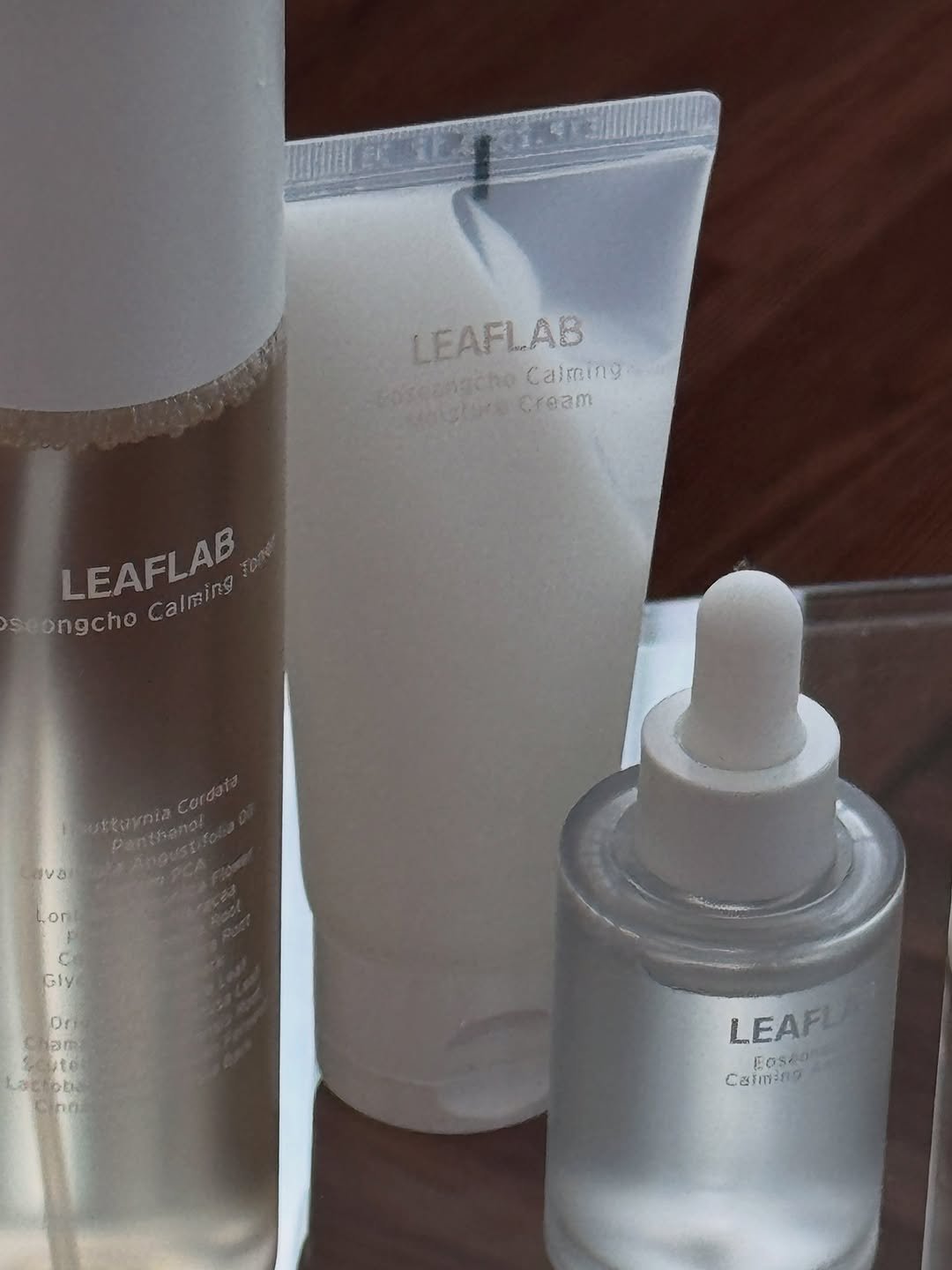 Photo by 아름송이 on June 22, 2025. May be an image of hair product, lotion, hand cream and text that says 'LEAFLAB SaechoCalming macho Calming mUNO No CreT LEAFLAB Calming Calmin seongcho scongchoCalming or Gly Dr LEAFL cale EoSeo Calming'.