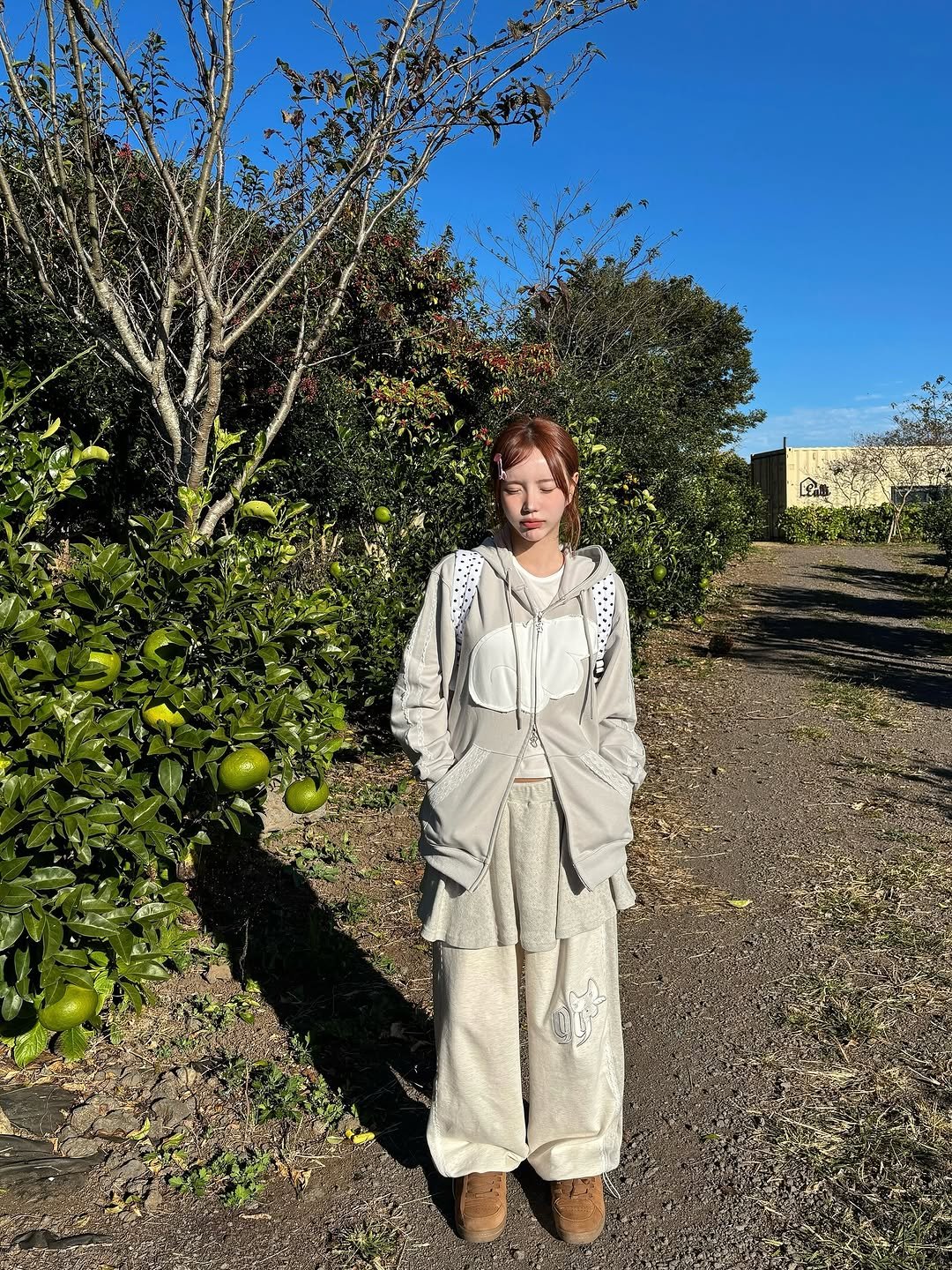 Photo by 아름송이 on November 14, 2025. May be an image of pants, bath robe and text.