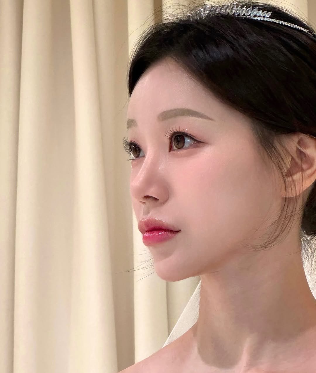 ari_mi1222 게시물 이미지: 핑크 뽀용하게 진행해 드렸던 메이콥
옆모습도 넘 예쁘신..🫶🏻

예쁜 사진 감사합니다💗