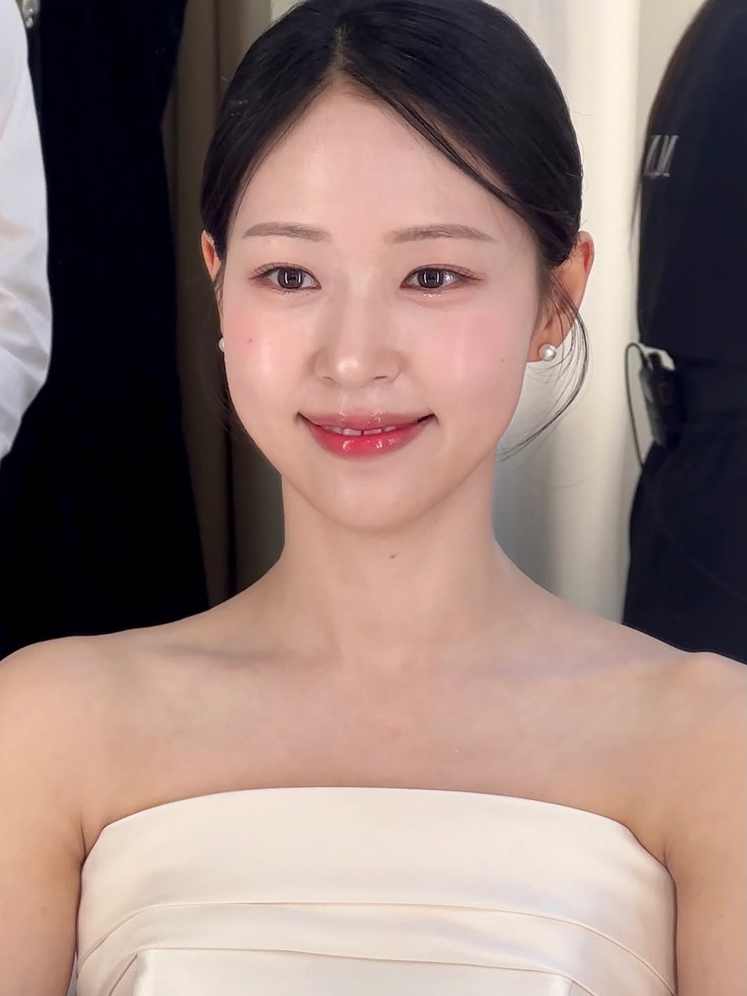 Photo by 김활란뮤제네프 메이크업 아림실장 on March 16, 2026. May be an image of one or more people, braids, makeup and text.