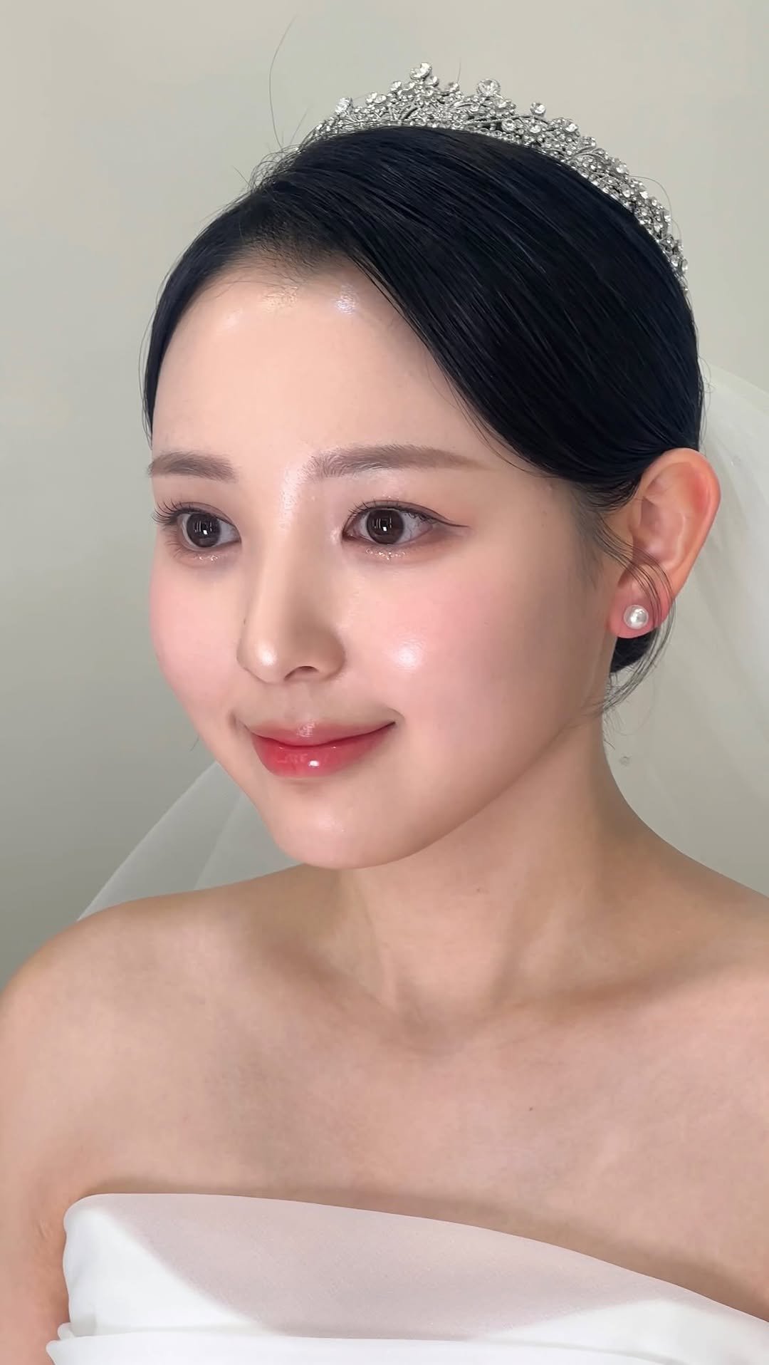 ari_mi1222 게시물 이미지: 신부님만의 예쁜 고급광 살려서 #웨딩메이크업 👰🏻‍♀️
본식 너무...