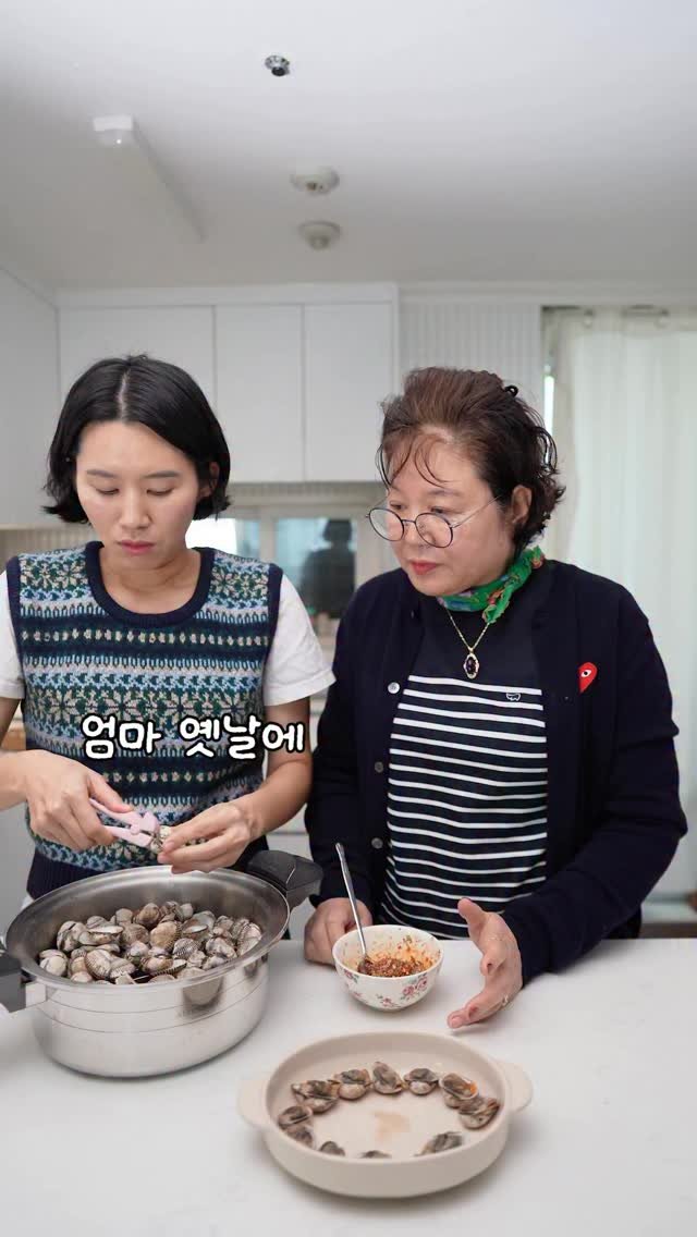 arin.fish_market 게시물 이미지: 우리 엄마들
“인천집”으로 초대해서

친정엄마표
“꼬막무침” 꼭 먹여 주고...