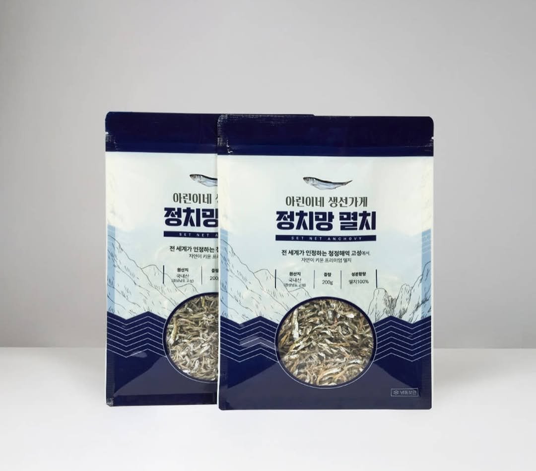 Photo by 아린이네생선가게 김유미 on November 26, 2025. May be an image of medicine and text that says '아린이네 정치림 아린이네 아린이네생선가게 생선가게 정치랑 멸치 전세계가인정하는 세계가 인정하는 자연에키운 원성지 . 국내산 MAPH 전 세계가 인정하는 청정해역 고성에서 차연머키난 프레미멀혈기 2LM 원산지 LPthIk2 " 200g 멸치100% 和材銀望团'.