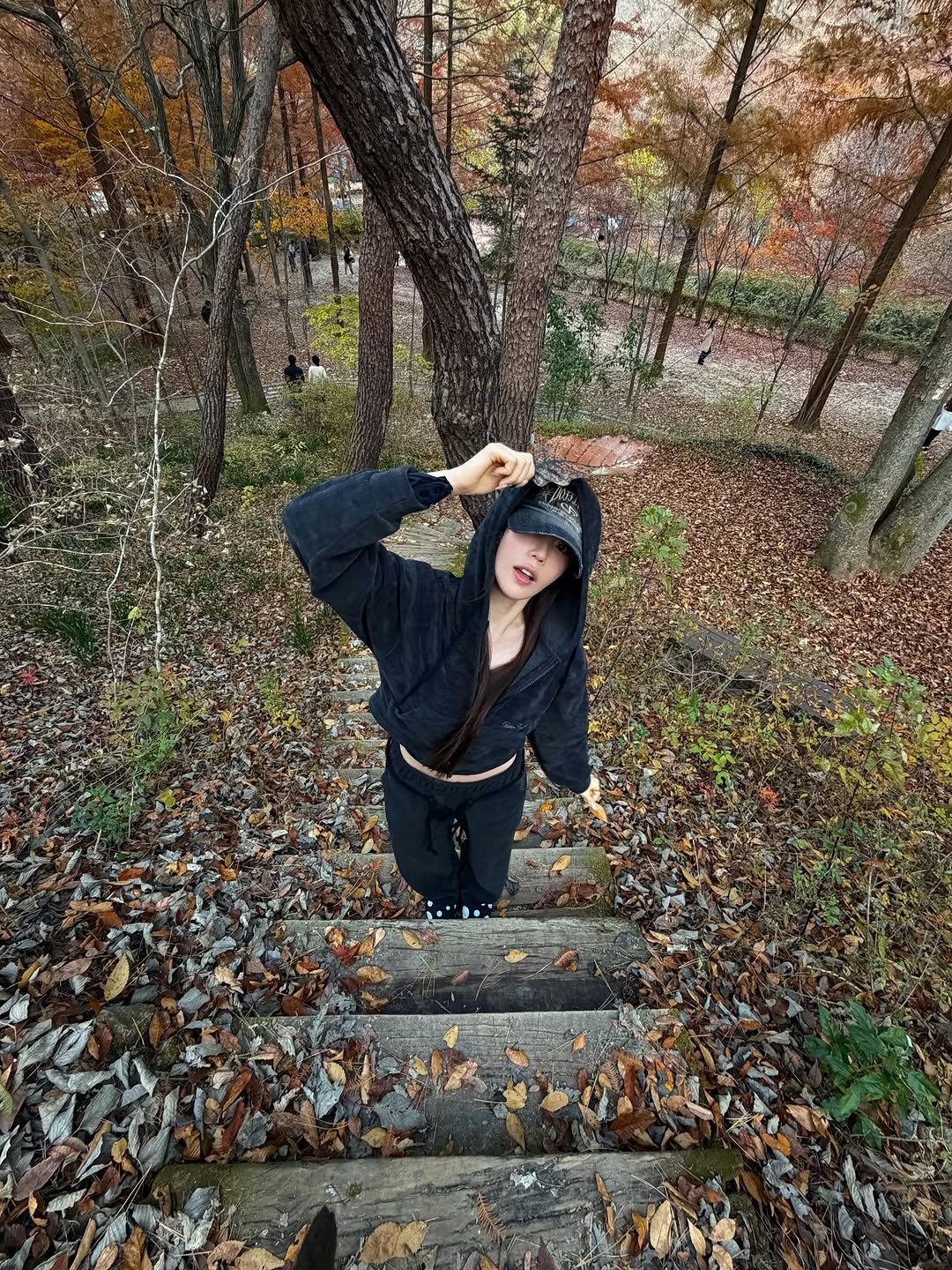 Photo by 김아린 ᴋɪᴍ ᴀʀɪɴ on November 17, 2025. May be an image of cloak and text.