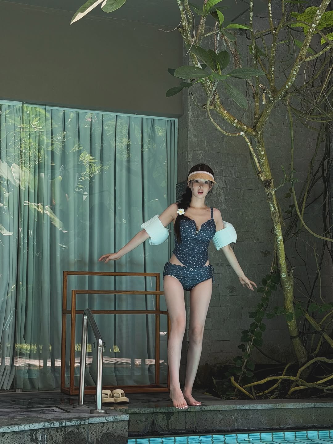 Photo by 김아린 ᴋɪᴍ ᴀʀɪɴ on November 01, 2025. May be an image of wetsuit, pool and text.