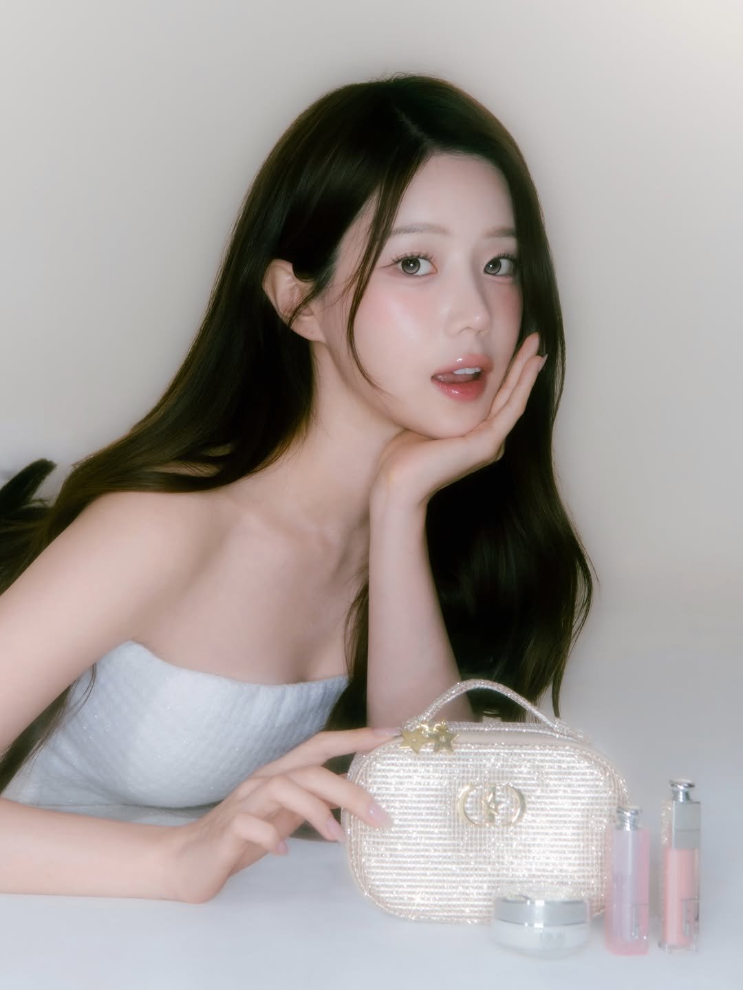 Photo shared by 김아린 ᴋɪᴍ ᴀʀɪɴ on December 14, 2025 tagging @diorbeauty. May be an image of one or more people, makeup, lipstick, hair, perfume, hand cream and text.