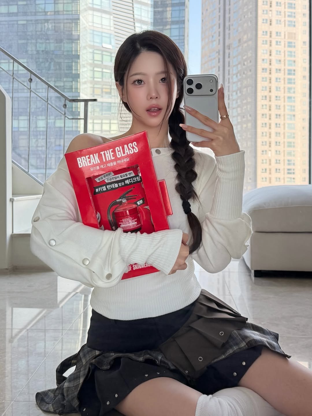 Photo shared by 김아린 ᴋɪᴍ ᴀʀɪɴ on January 09, 2026 tagging @kiehlskorea. May be an image of miniskirt and text that says 'H M W M k W W W W'.