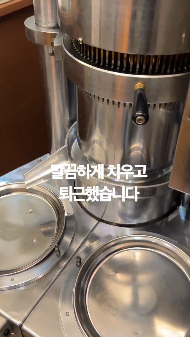 arirang_gotgan 게시물 이미지: 생각해보니 오랫만에 착유기 보여드리는 것 같네요😳

저는 매일 보고, 매일 쓸고...