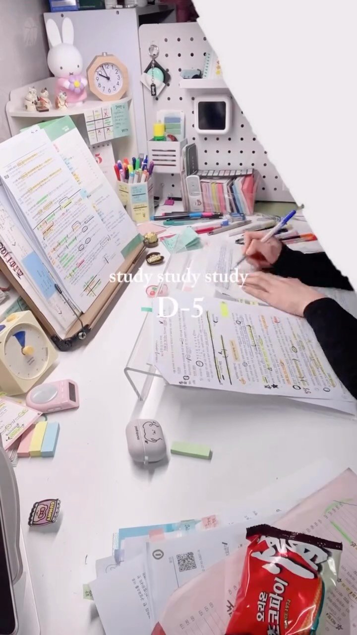 armyxnn 게시물 이미지: 허리아파서 스트레칭하면서 올려보기 ••• 
계속 까먹으면 마지막까지 머리에 쑤셔...