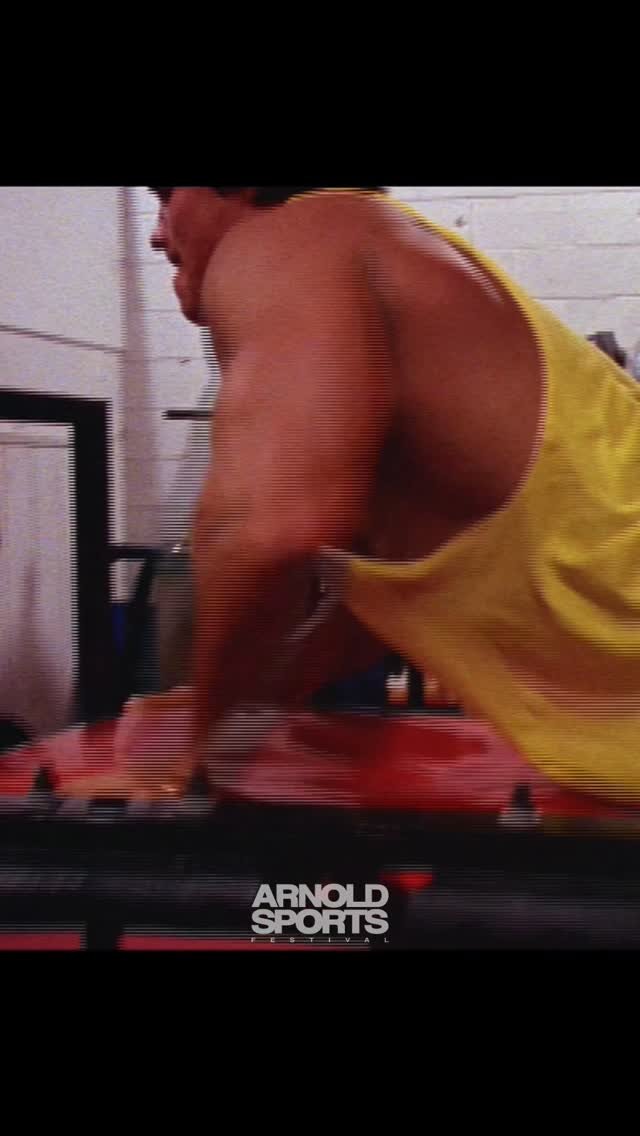 arnoldsports 게시물 이미지: Raw vintage footage of Arnold doing hamstring...