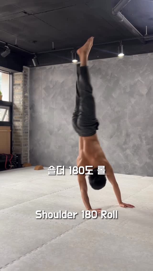 aro_move_ 게시물 이미지: 댄서처럼 탄력있는 몸을 만들어줄 4가지 움직임 💃

1️⃣ Bridge...