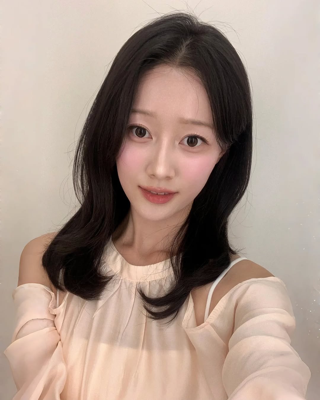 Photo shared by 정아름 on December 01, 2025 tagging @chahong_official.