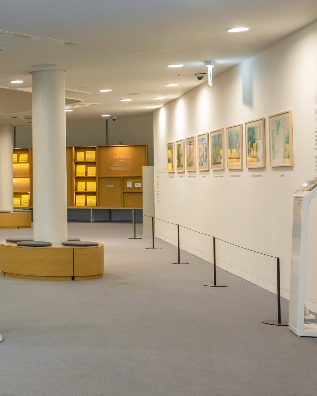 Photo by 서울문화예술교육센터 용산 on April 01, 2026. May be an image of hallway and text.