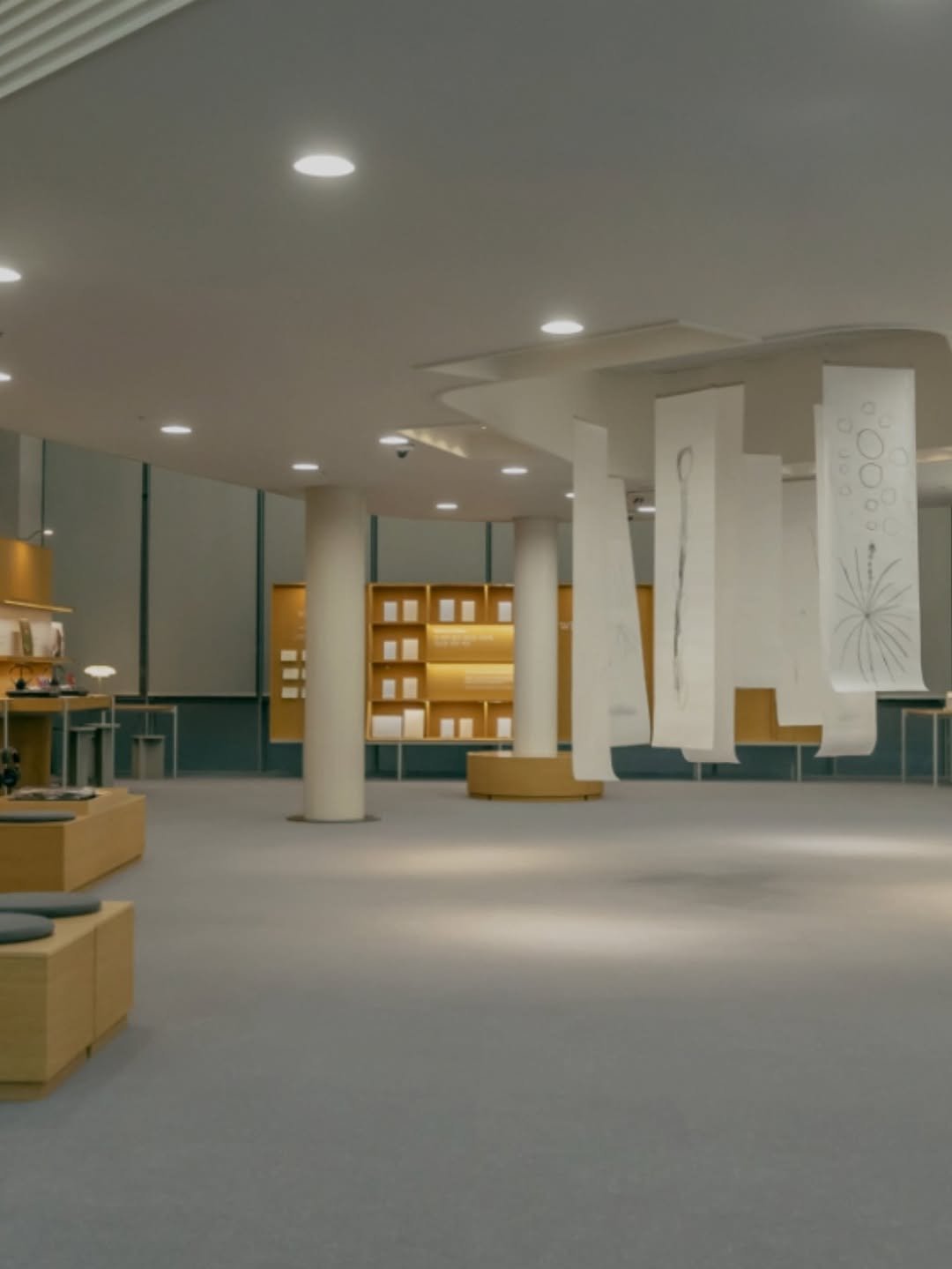 Photo by 서울문화예술교육센터 용산 on November 09, 2025. May be an image of lighting, carpet, indoors, hallway, office and text.