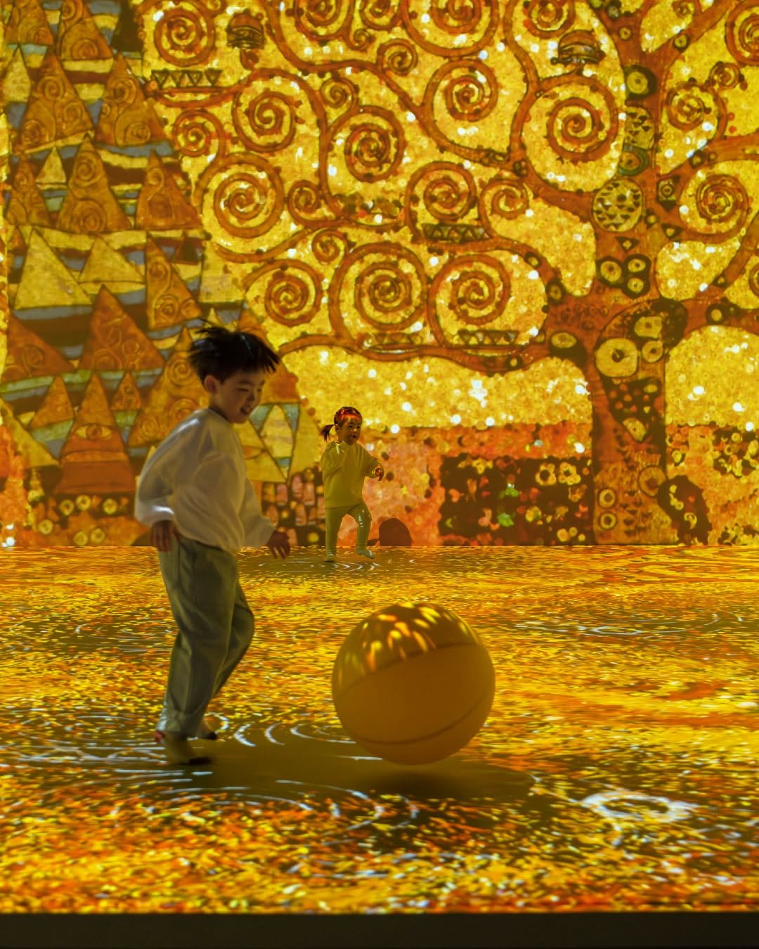 artekidspark_jeju 게시물 이미지: 컬러 그라운드
움직일 때마다 그림이 바뀌어요! 신나는 아트 놀이

Color...