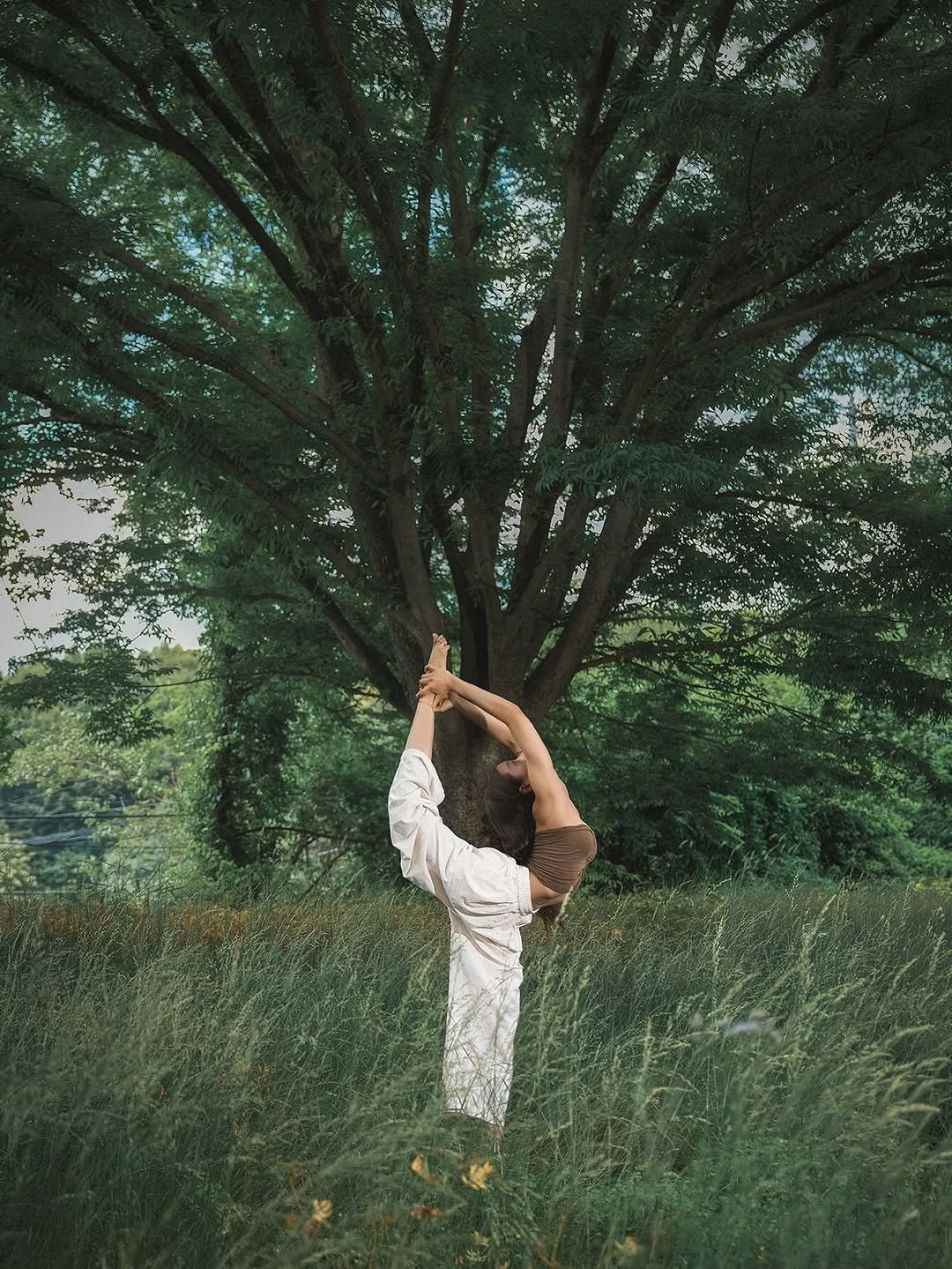 aruna.withlove 게시물 이미지: 지금 어디에 있는 것인지 잘 모르겠다면
걷기 시작할 때가 되었다는...