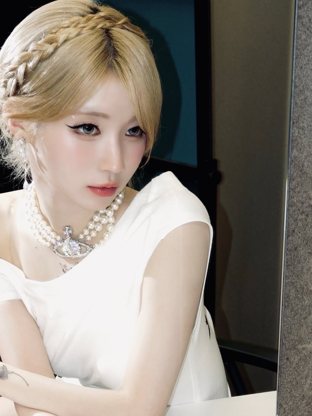 Photo shared by BABYMONSTER ASA (아사) FANPAGE on December 30, 2025 tagging @babymonster_ygofficial, and @babymonster_ygs. May be an image of one or more people, braids and text.