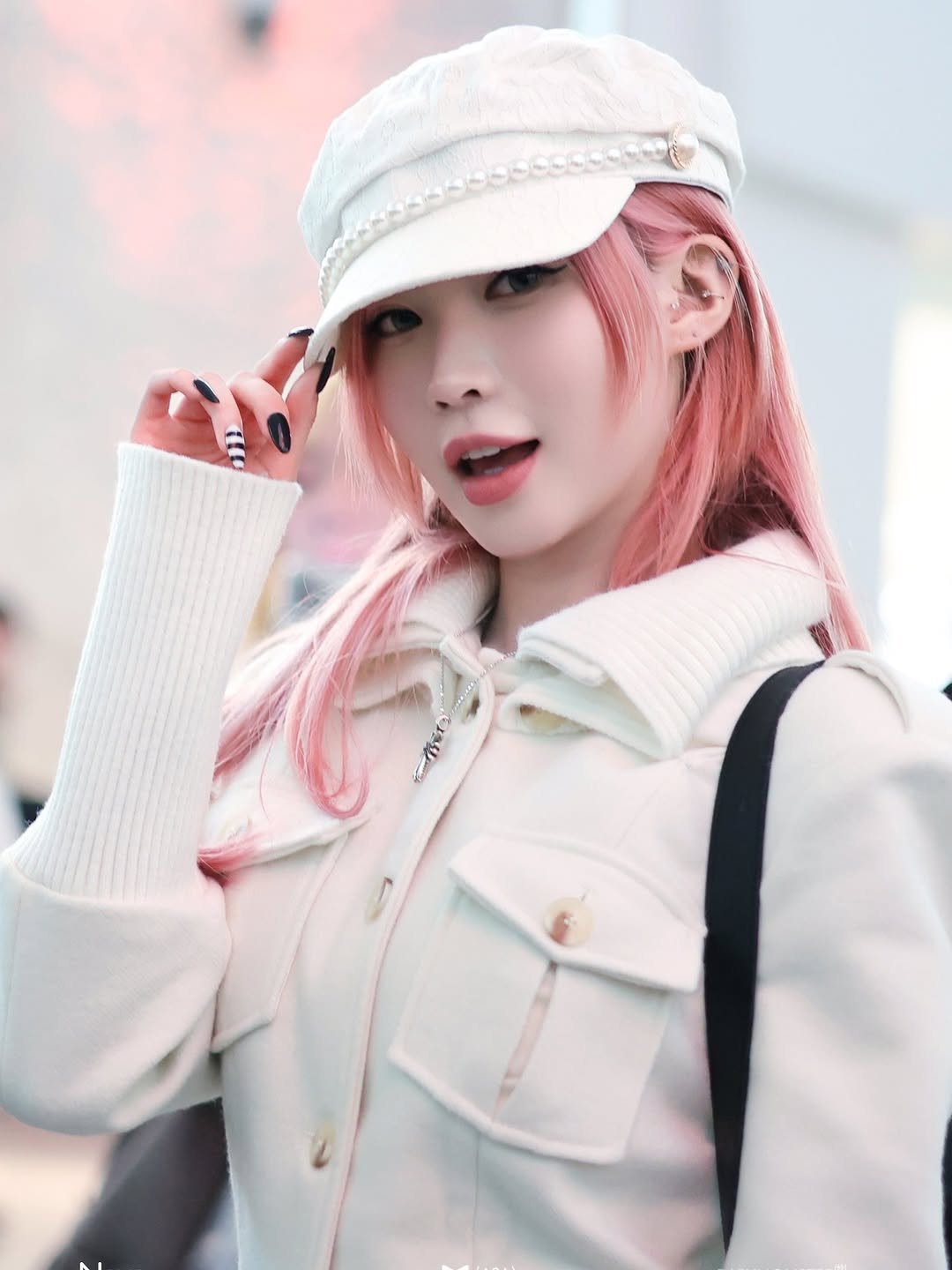 Photo shared by BABYMONSTER ASA (아사) FANPAGE on December 31, 2025 tagging @babymonster_ygs. May be an image of one or more people, makeup, hair, hat, duffle coat, beret, parka and text.