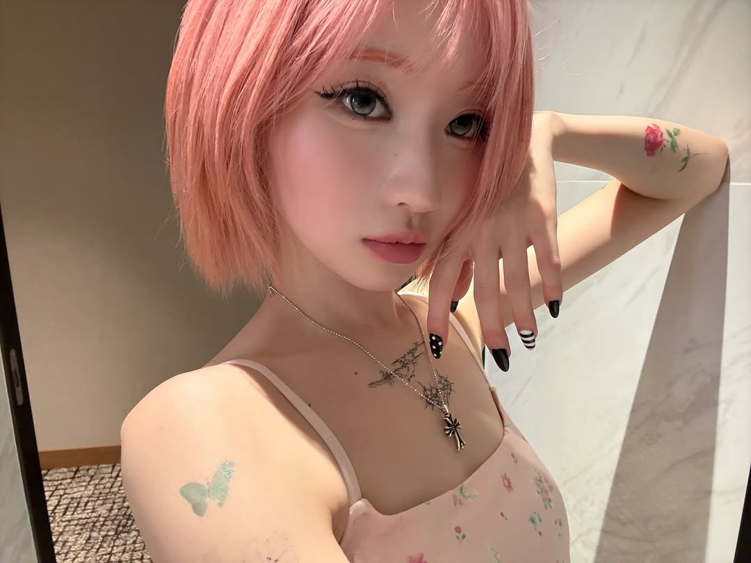 Photo shared by BABYMONSTER ASA (아사) FANPAGE on January 04, 2026 tagging @babymonster_ygs. May be an image of one or more people, hair and text.