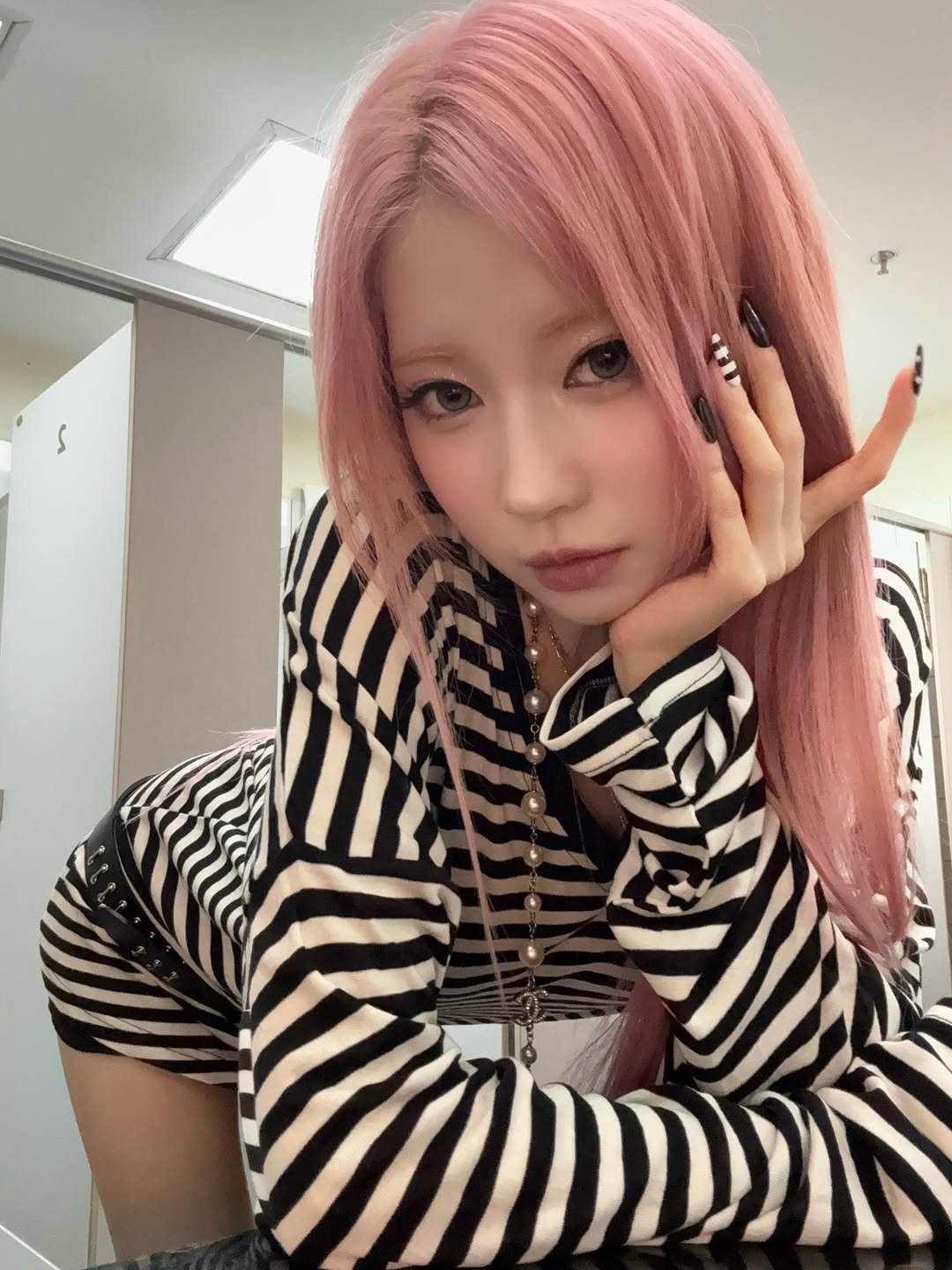 Photo shared by BABYMONSTER ASA (아사) FANPAGE on January 07, 2026 tagging @babymonster_ygofficial, and @babymonster_ygs. May be an image of one or more people, blonde hair and text.