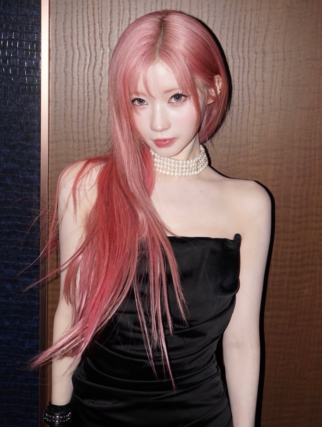 Photo shared by BABYMONSTER ASA (아사) FANPAGE on January 01, 2026 tagging @babymonster_ygofficial, and @babymonster_ygs. May be an image of one or more people, hair and text.