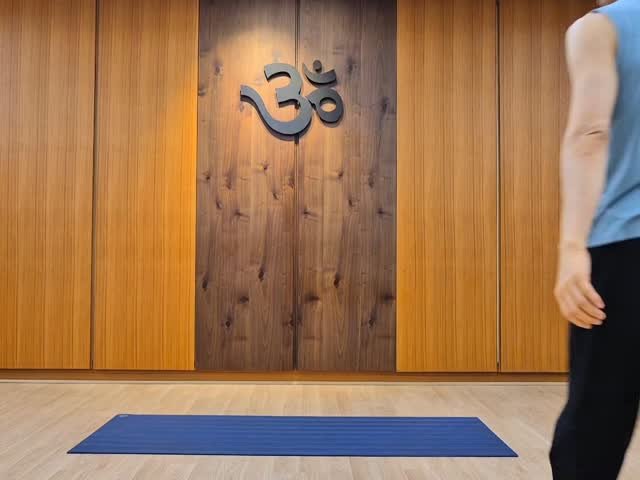 ashtangayoga_korea 게시물 이미지: 🙏

-핑거팁 마유라아사나에서 우짜이호흡 50번 -

*~ 호흡이 몸을 지탱하는...