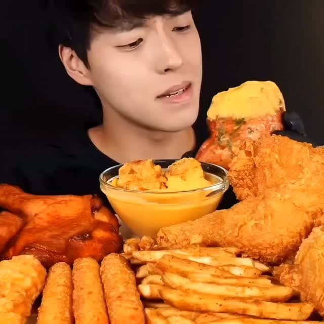 asianbigbites 게시물 이미지: Massive chicken leg 
#asmr #mukbangvideo...