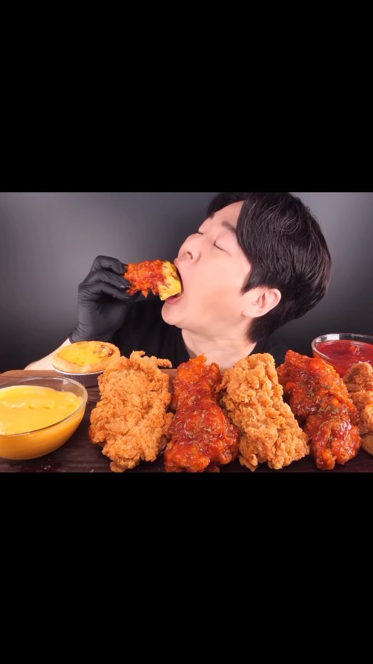 asianbigbites 게시물 이미지: Fried chicken with cheese sauce 
#asmr...