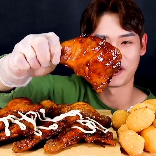 asianbigbites 게시물 이미지: Grilled chicken leg in one go
#asmr...