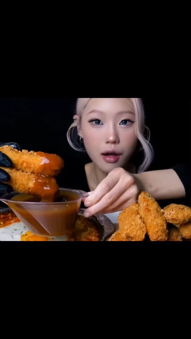 asianbigbites 게시물 이미지: Fried cheese steak with cheesy noodles...