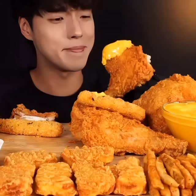 asianbigbites 게시물 이미지: Fried chicken leg 
#asmr #mukbangvideo...