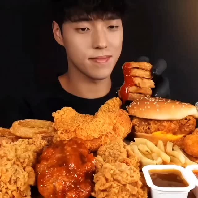 asianbigbites 게시물 이미지: Fried onion rings with ketchup 
#asmr...