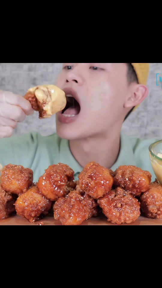 asianbigbites 게시물 이미지: Korean fried chicken leg with cheese sauce...