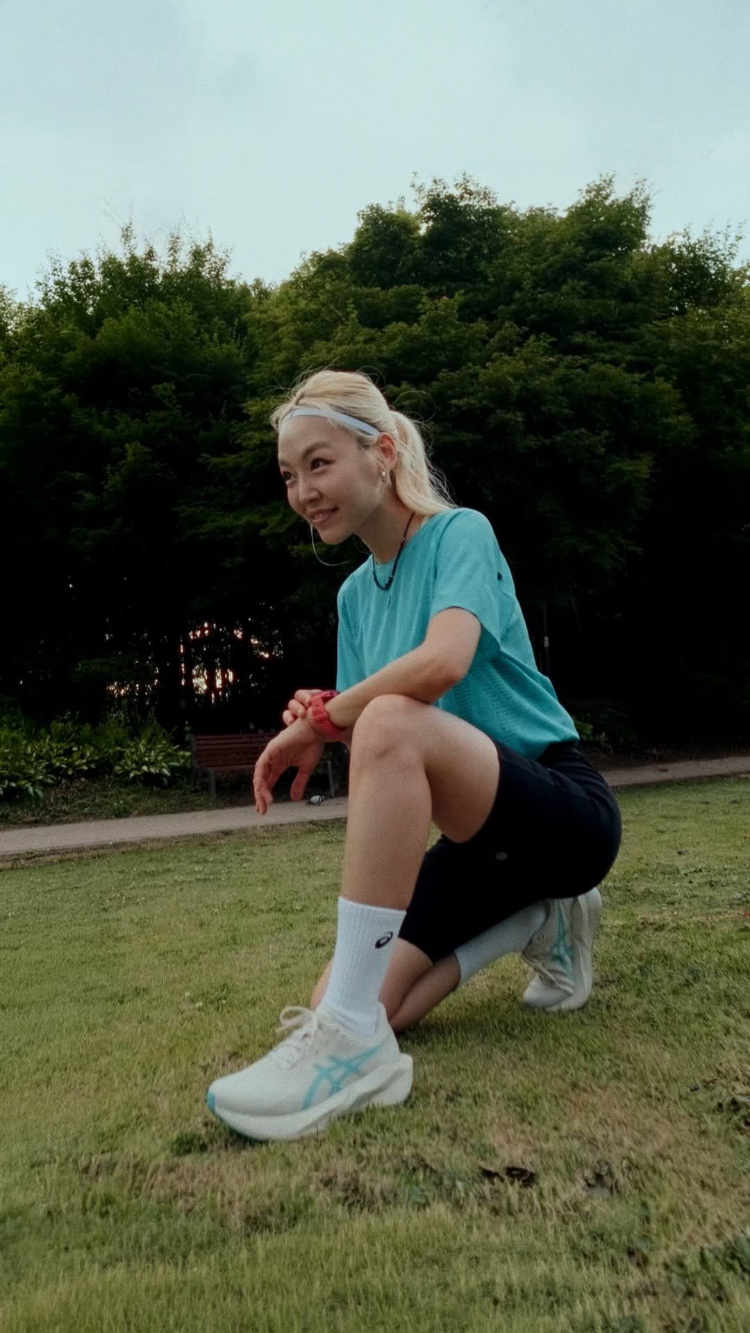 asicskr 게시물 이미지: ASICS | #RUNNING
달리는 내내 입가에 머무는 미소와
발끝에서부터...