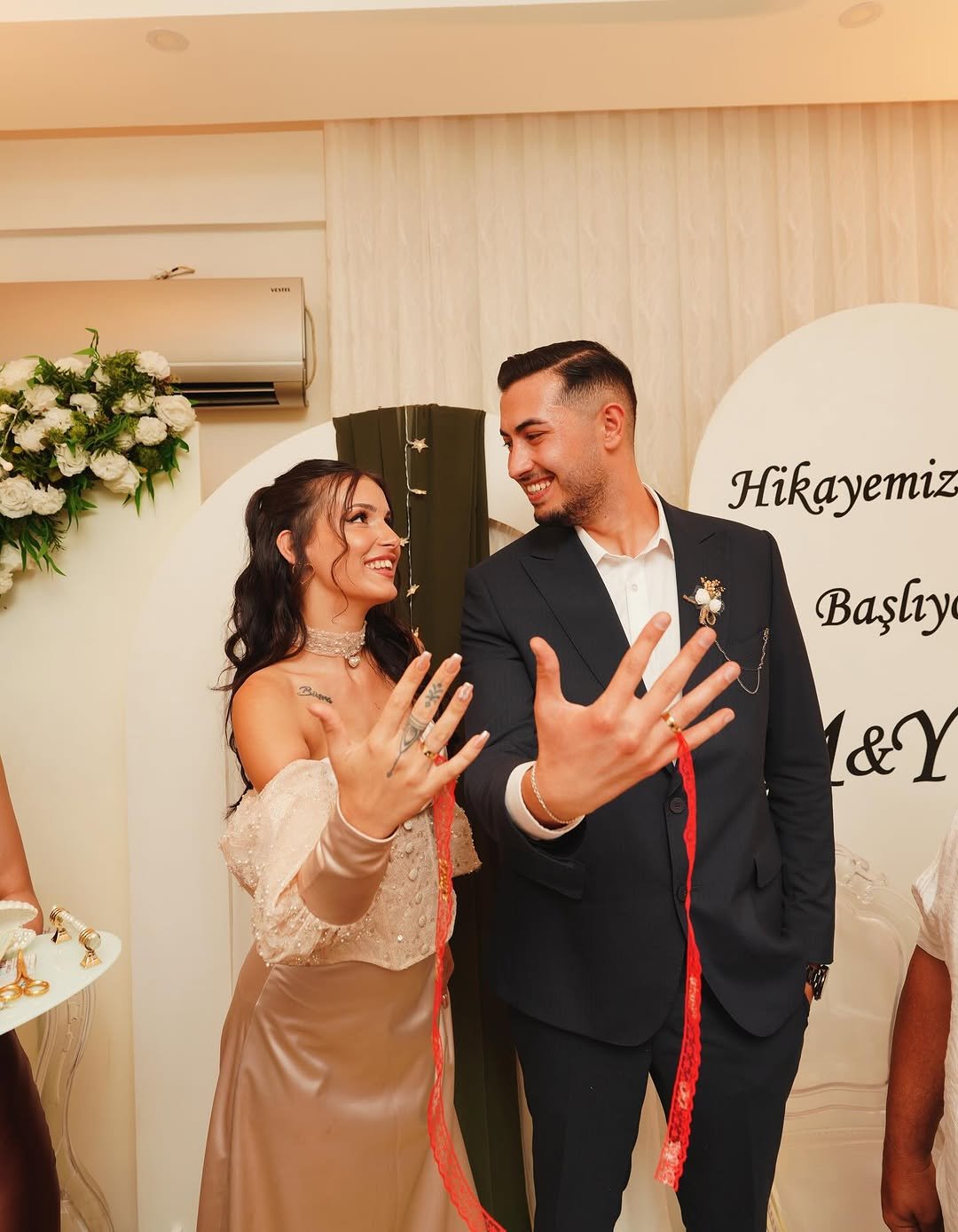 asitmen 게시물 이미지: Kalbim sana emanet ❤️🥹 @asitmen 

Elbisem çok...