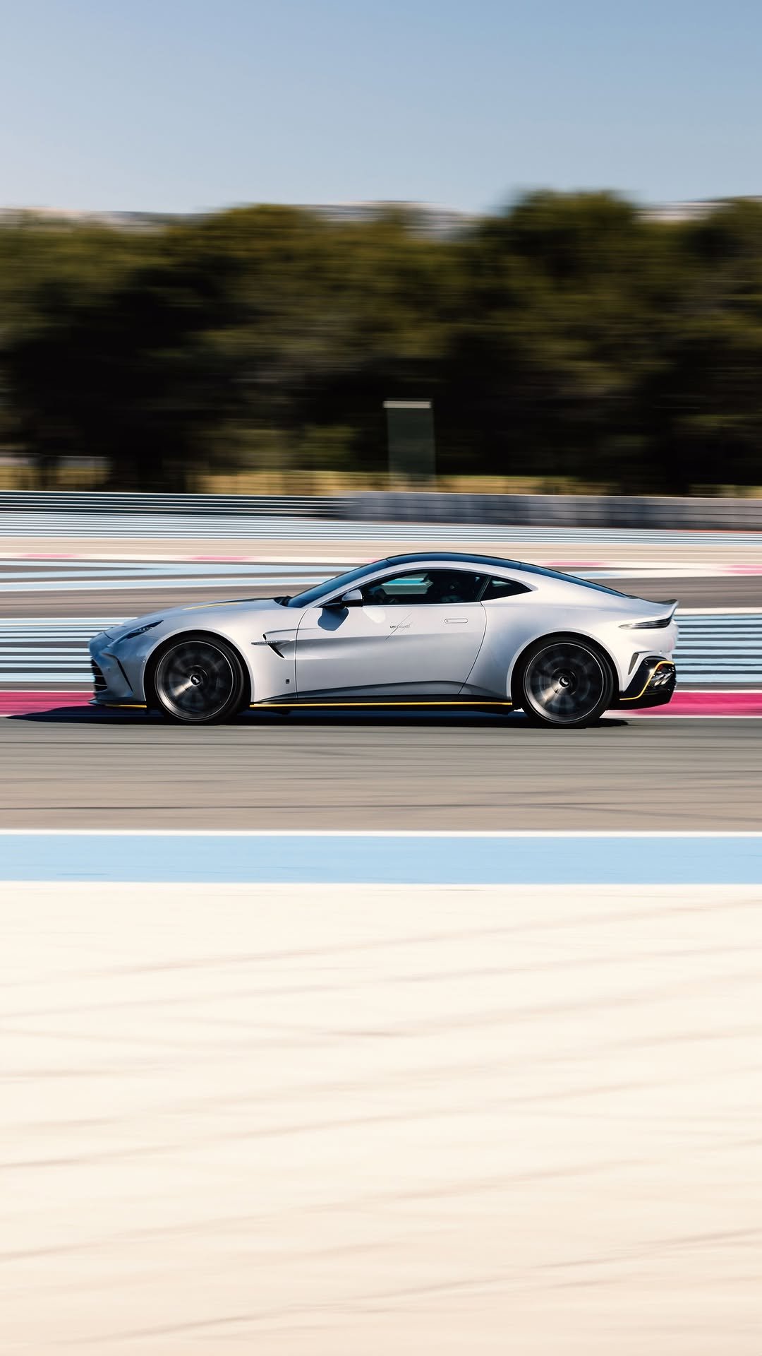 astonmartin 게시물 이미지: Play time with Vantage at Paul...