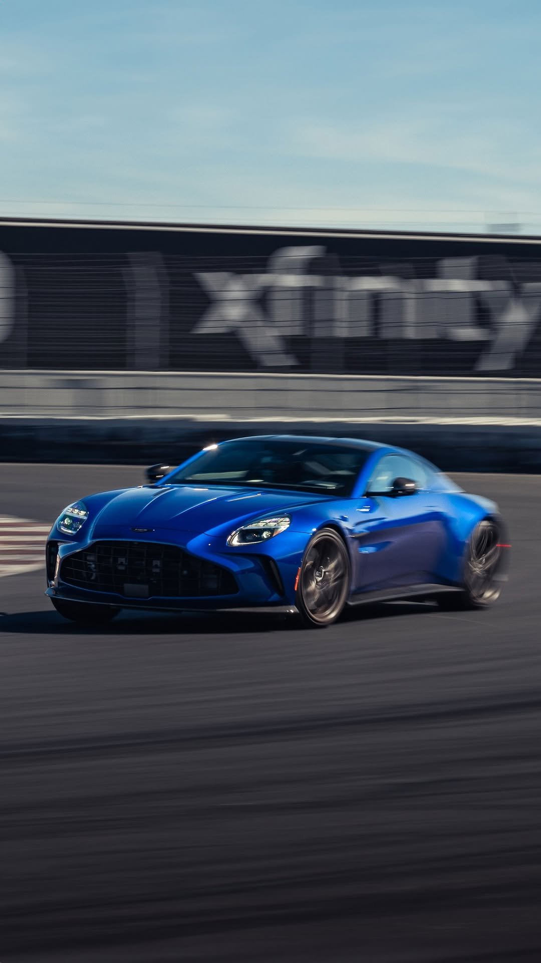 astonmartin 게시물 이미지: Chasing thrills around @racesonoma.

Audio...