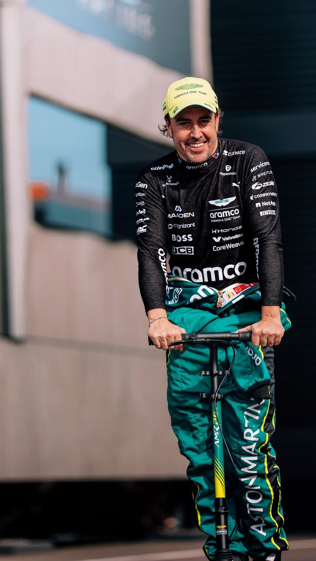 astonmartinf1 게시물 이미지: “Positive, confident, happy.”

Debriefing...