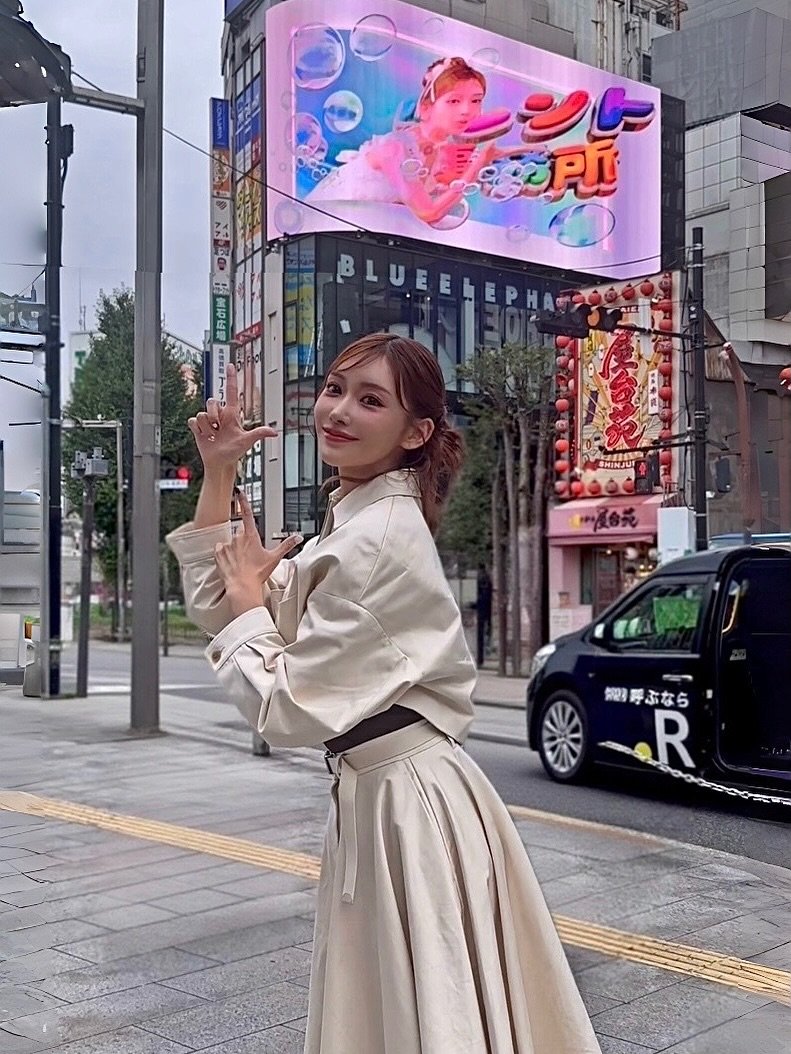 Photo shared by 明日花キララ on October 10, 2025 tagging @laswan__official. May be an image of one or more people, hair, coat, dress and text.