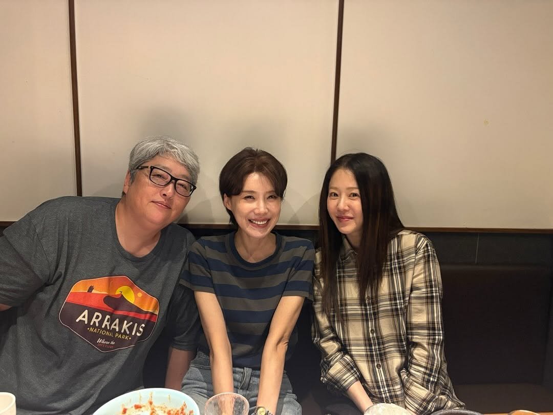 Photo by 고현정 on August 19, 2025. May be an image of 3 people and text.