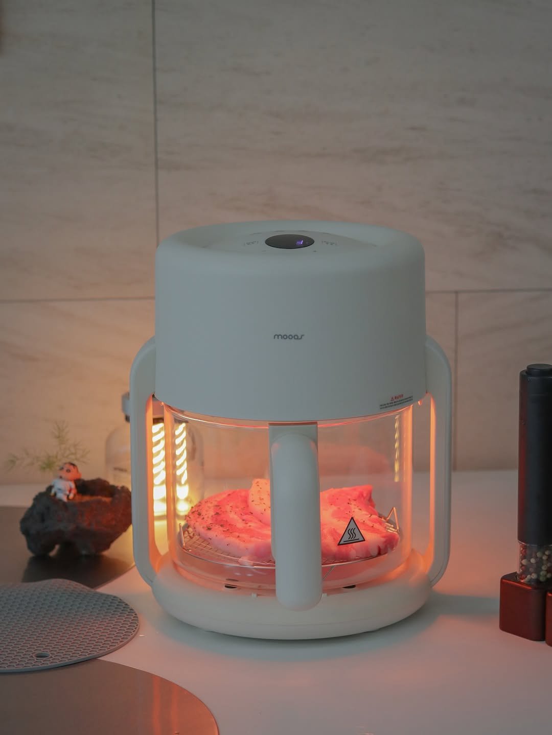 Photo shared by 니맘캠핑 on September 28, 2025 tagging @mooas_official. May be an image of water heater, stove, lamp, cooker and text that says 'mooas'.