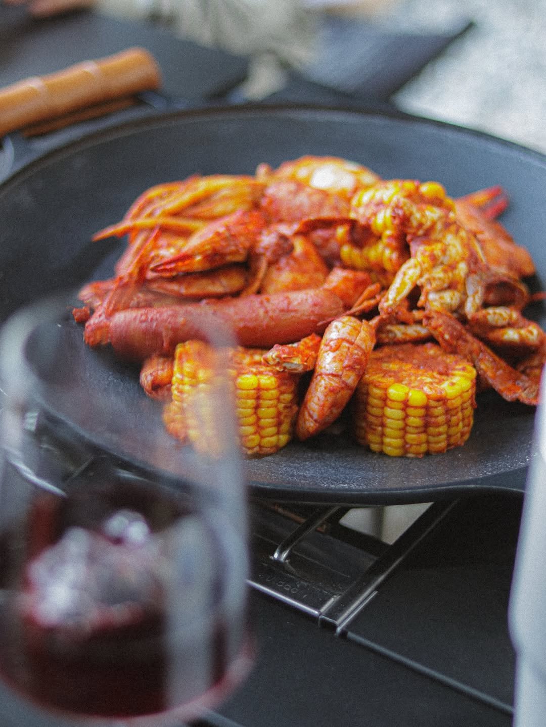 Photo shared by 니맘캠핑 on April 16, 2026 tagging @100_bs, and @100_bs_. May be an image of crustacean, prawn, shellfish, lobster and text.