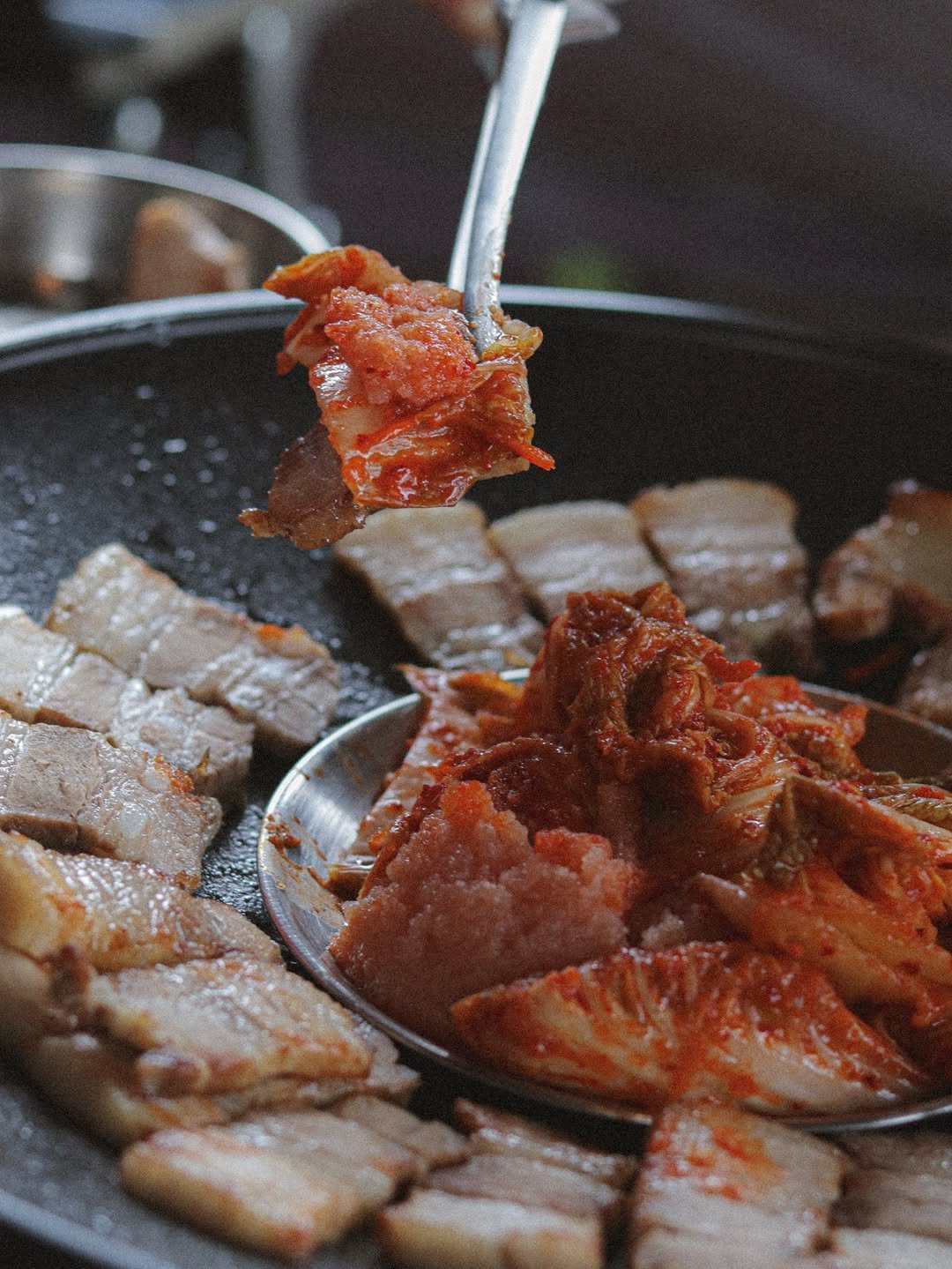 Photo shared by 니맘캠핑 on April 24, 2026 tagging @chef_e_chan. May be an image of pork and text.